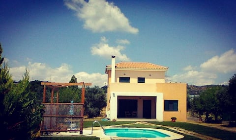 House with pool, garden and fireplace