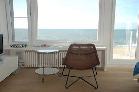 studio with view on the sea
