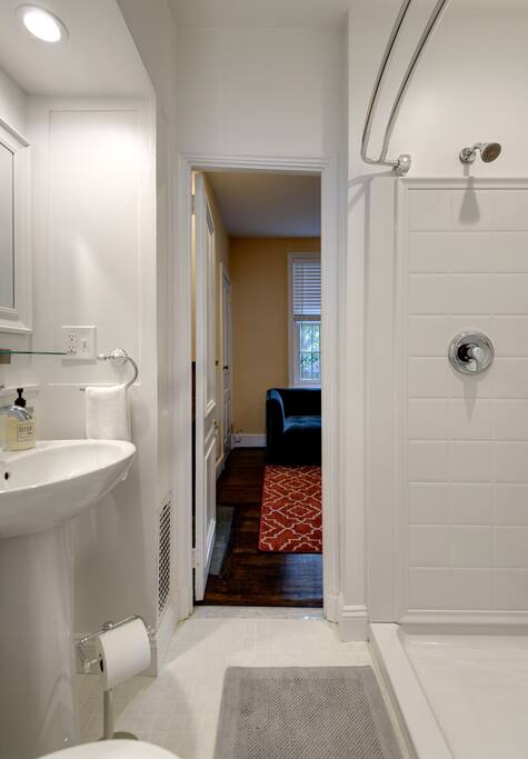 2nd fl bathroom w shower stall