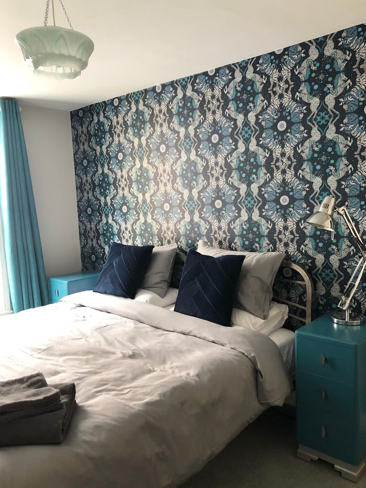 ห้องนอน 1 - เตียงเดี่ยวสองเตียงหรือเตียงซูเปอร์คิงไซส์หนึ่งเตียง