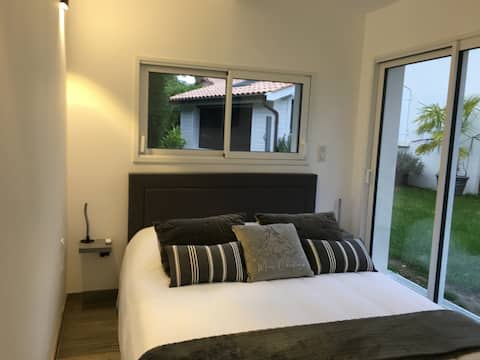new home with private garden amenage