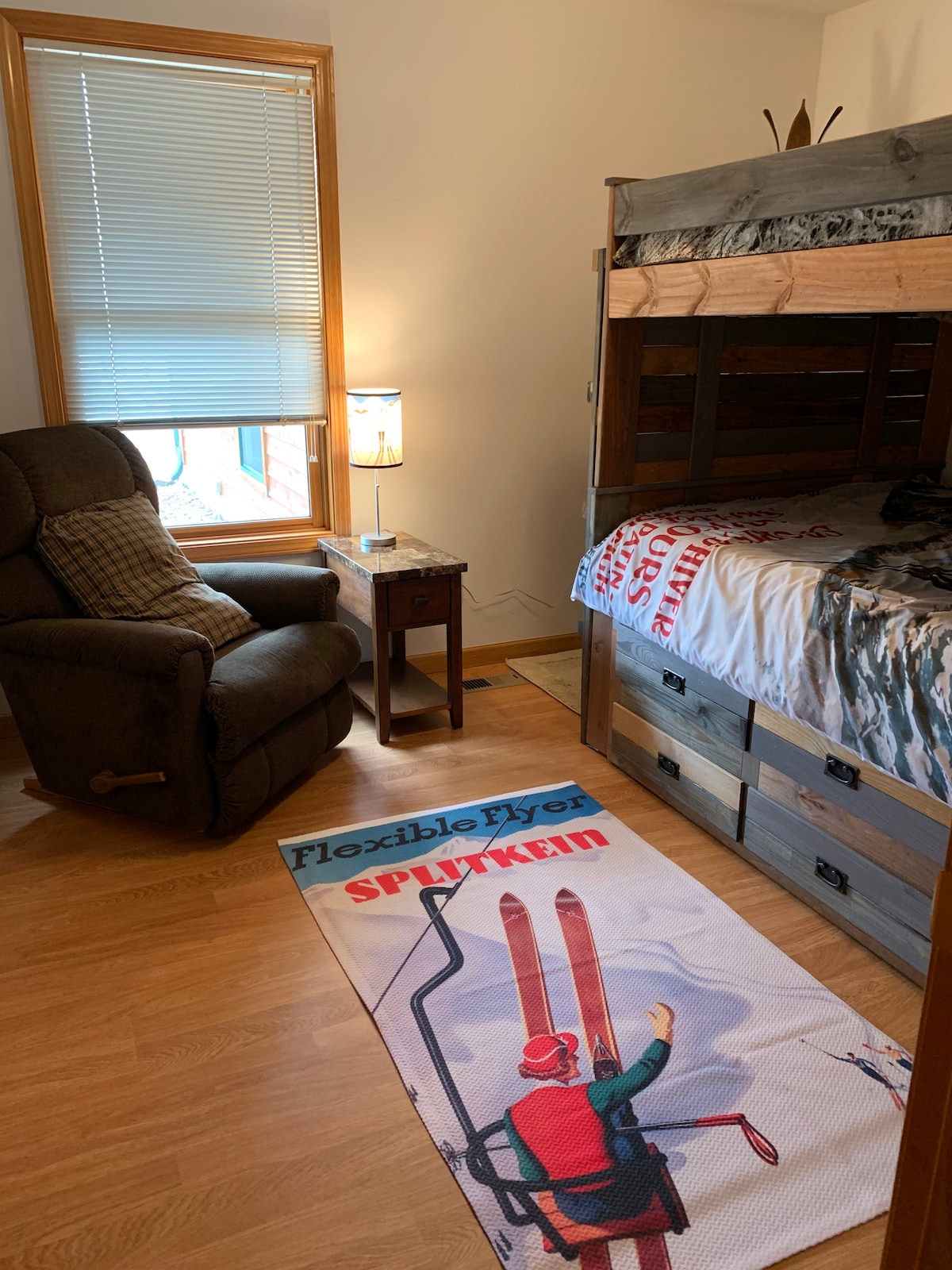 ห้องเล่นสกี - เตียงสองชั้นและเตียงนอนเล่น