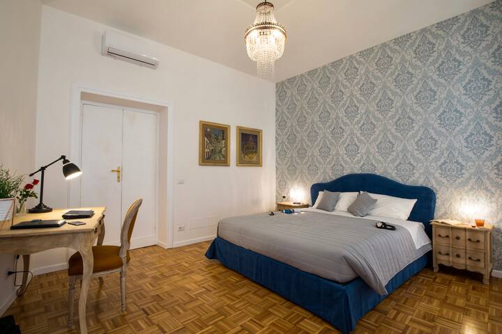 Your Secret Pantheon,200 meters to Pantheon gallery image 4