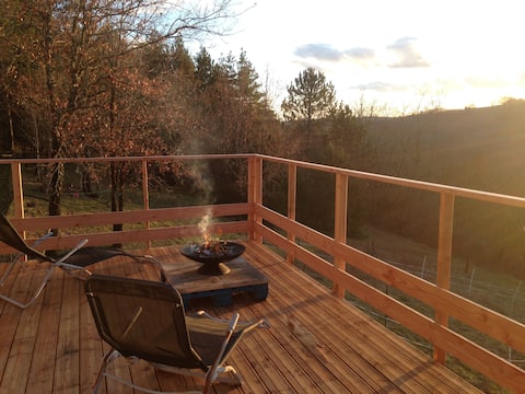 Périgourdine and suspended terrace, Vezere valley.