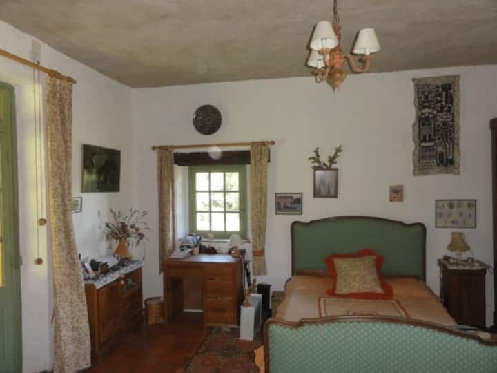 מיטה זוגית + מיטת תינוק