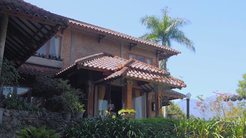 Villa Maduma - 5BR Holiday Home at Puncak