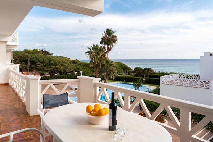 Cozy full sea view apartment 1 minute to the beach