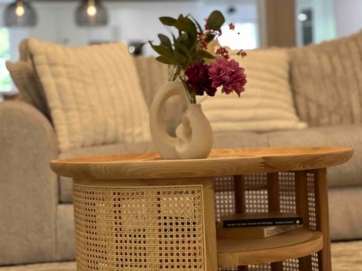 Classy Room With Shared Amenities At Ranch House - Alpharetta, GA