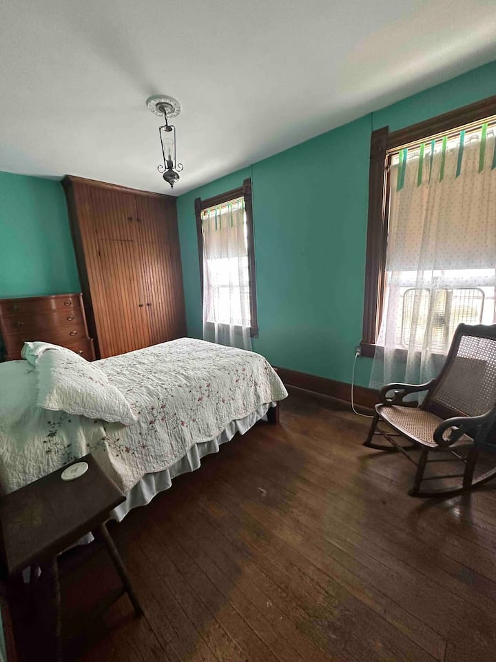 Bedroom 3 - Full Bed 