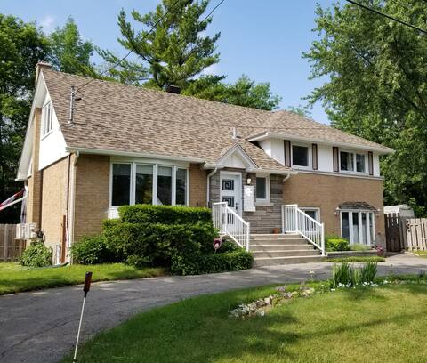Cosy Garden Apartment in Pointe-Claire - Pets OK