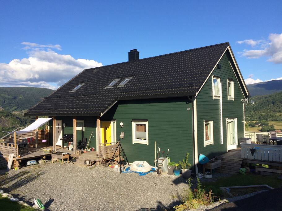 Appartment is in the basement
on the other side