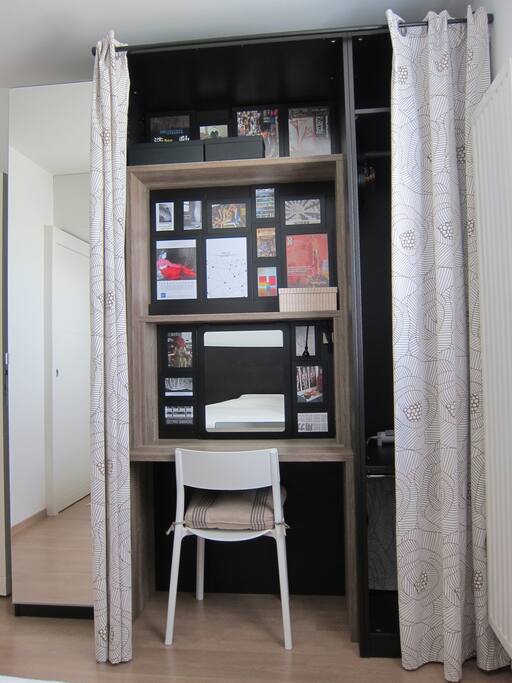 Le coin bureau, pour ceux qui doivent travailler.