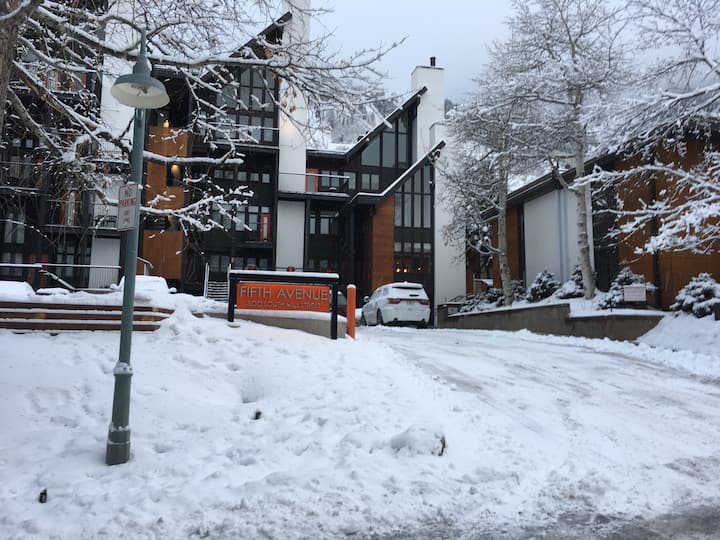 Downtown Aspen: Ski in & Out