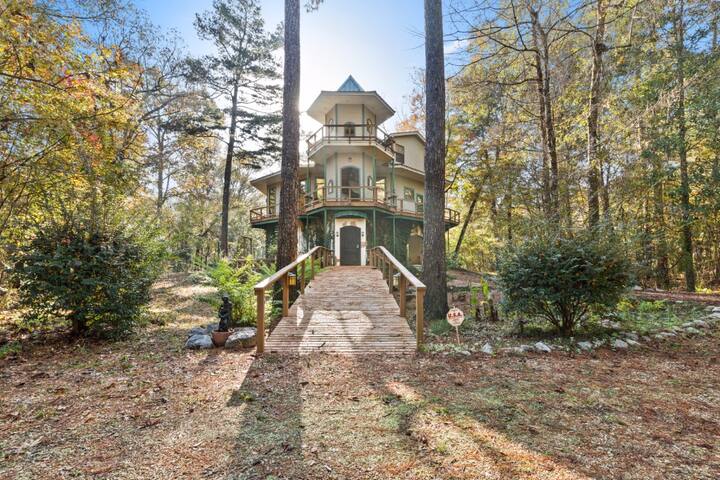 Spectacular 3 bdrm. river retreat