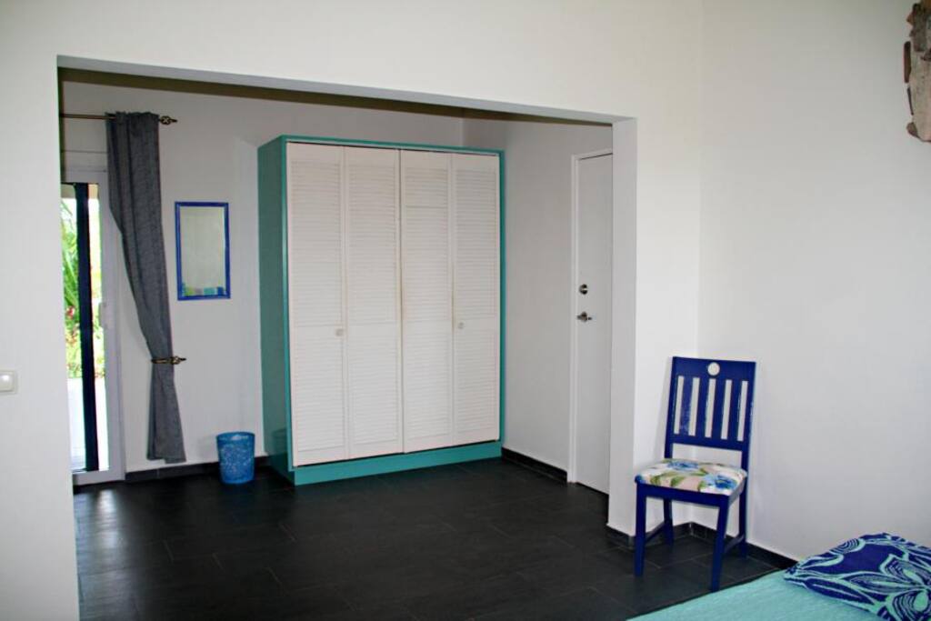 Schlafzimmer / Bedroom