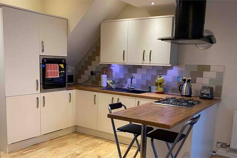 Cosy 3-Bed Semi in Pelsall's Urban Village