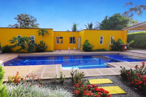 Finca La Pintora: 24PAX+WIFI+pool+BBQ+private