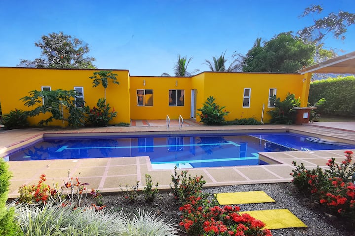Finca La Pintora: 24PAX+WIFI+pool+BBQ+private