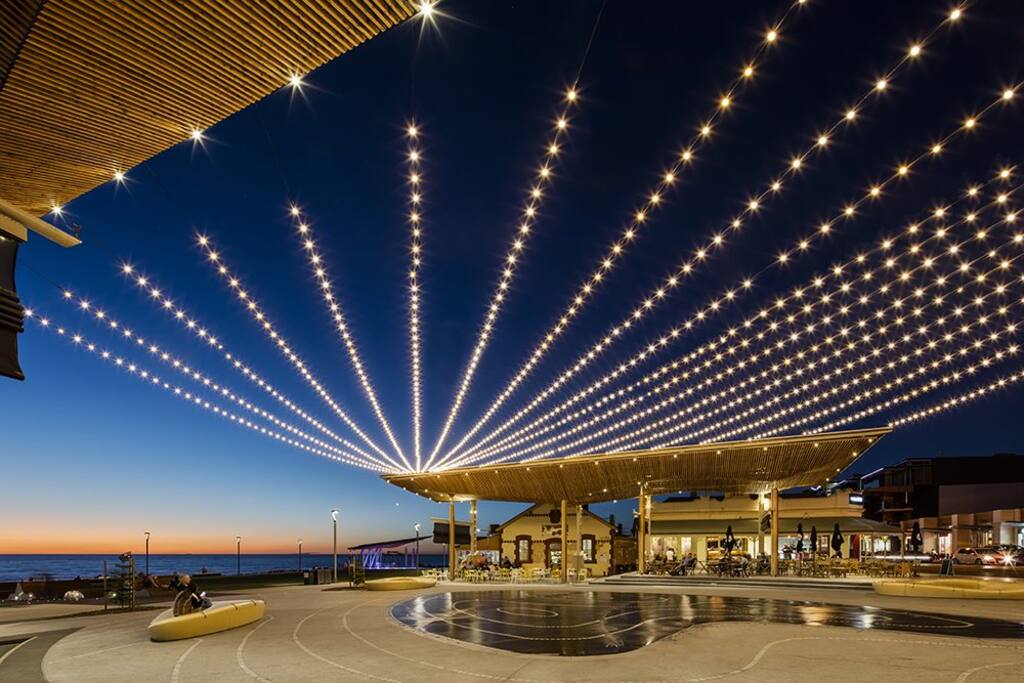 Henley Square - café and restaurant scene on sunset.