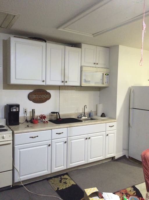 Kitchenette plus kitchen