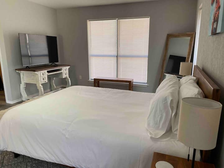 Chumba cha kulala 1 na televisheni janja