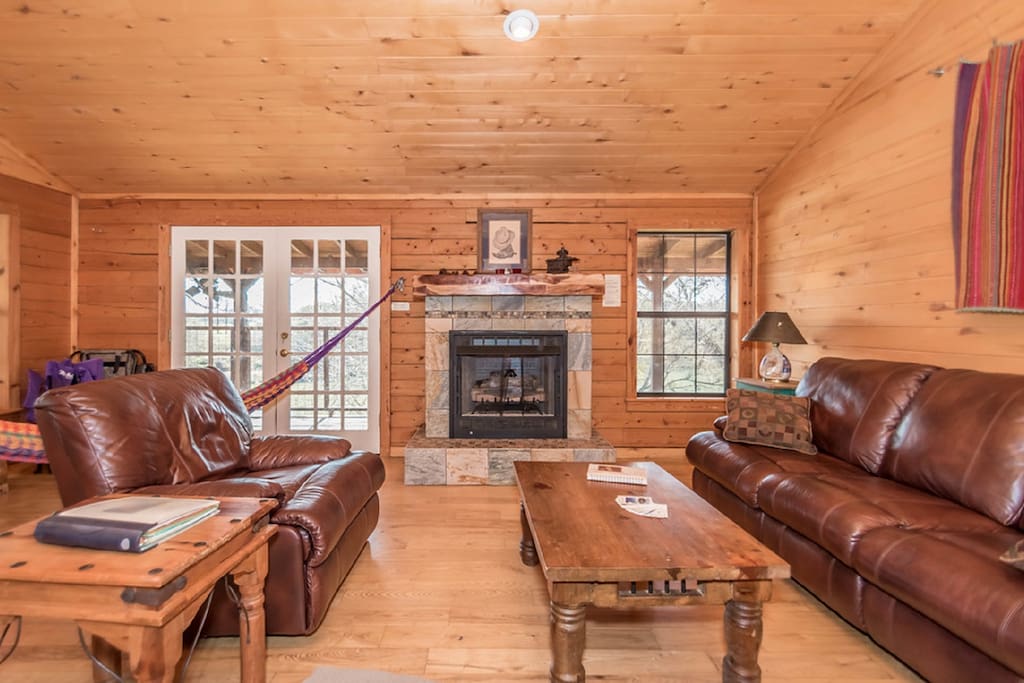 Spacious Livingroom with Vaulted Ceiling