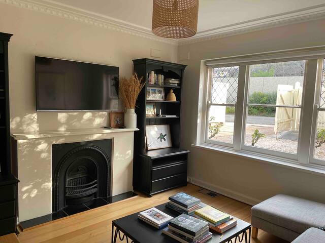 Leafy family home with direct park access gallery image 4