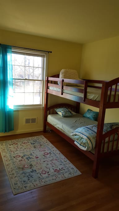 Bunk bed green room (bunk can be dismantled for a single person stay)