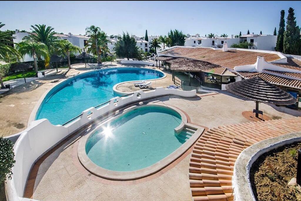 Stunning pool & separate kids pool