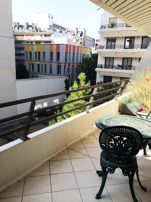 Calm and quiet (overlooking a garden), bright (south oriented)