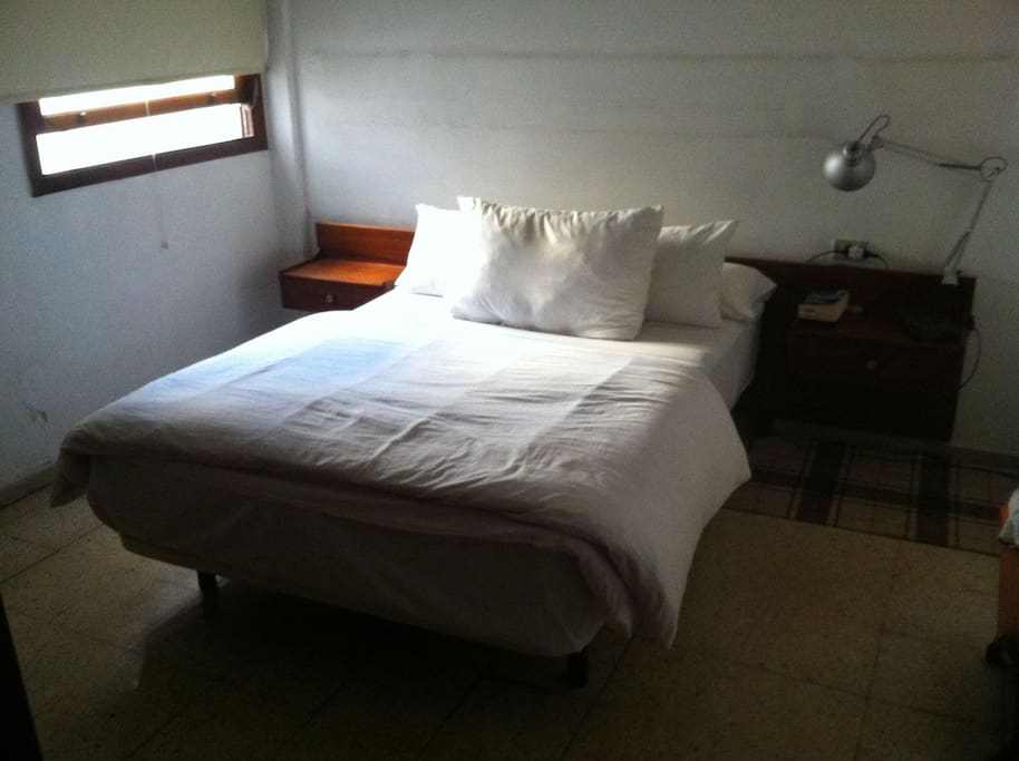Dormitorio doble. Ventilado e independiente (cerradura propia)