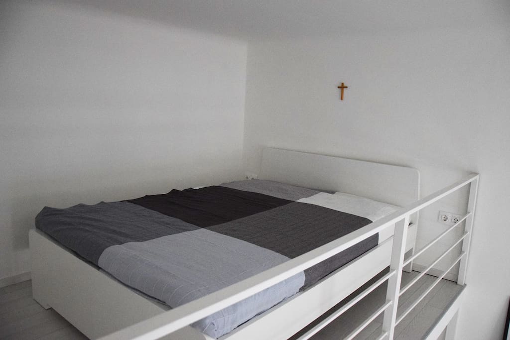 loft bed (200+140)