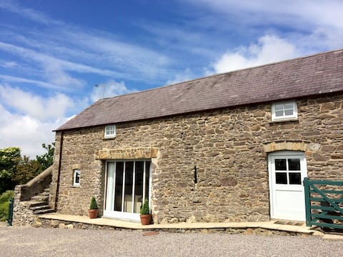 Beautiful Coach House with sea views near Newgale