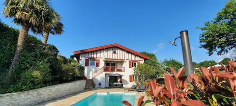 T3 COZY IN BASQUE HOUSE POOL GARDEN PARKING