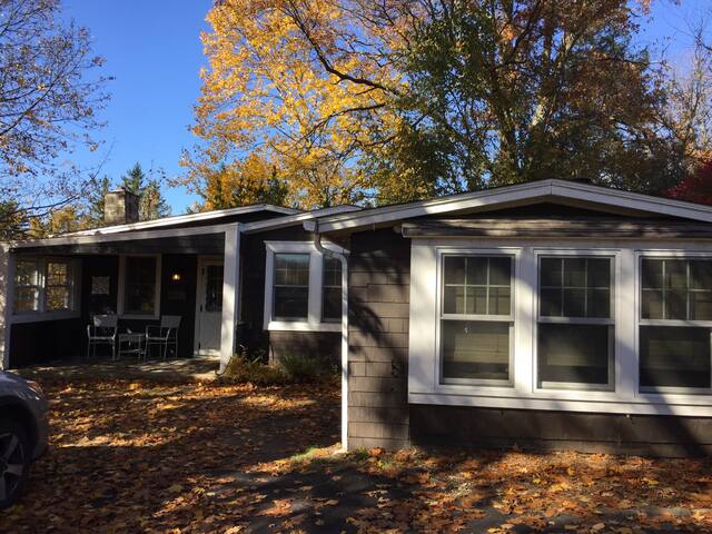 Quaint Cottage in the South Hills