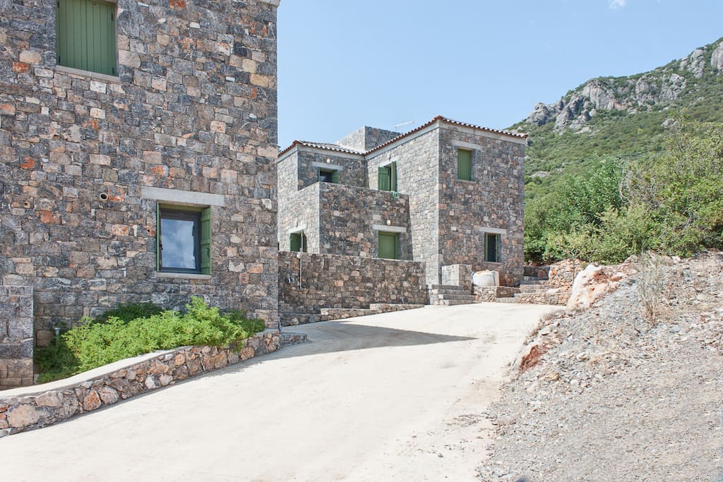 External view of the house (1/2)