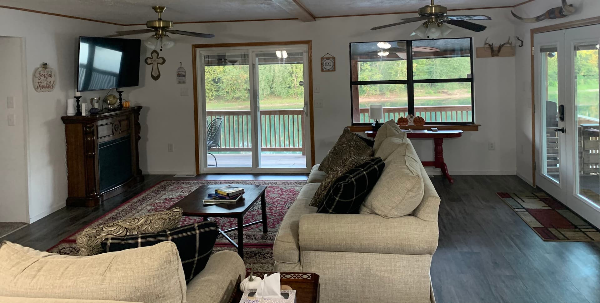 Cabin Right on Current River, conveniently located close to town. — zdjęcie 5