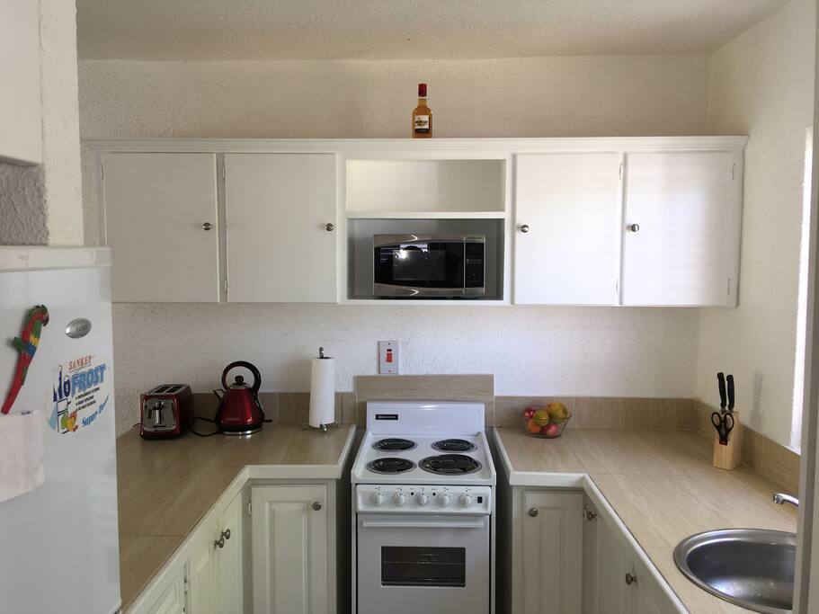 Well equipped kitchen with everything you need.