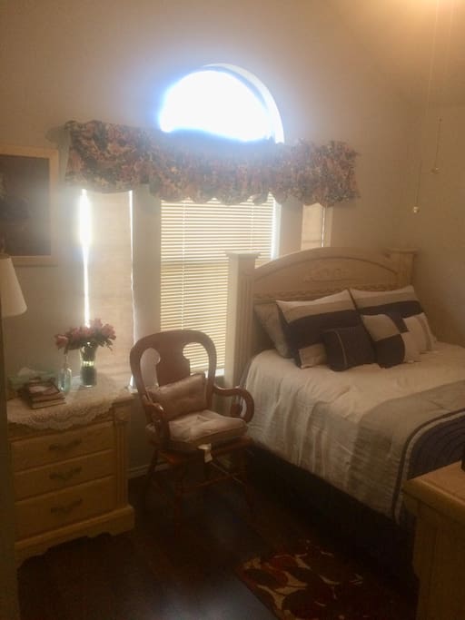Secondary view of guest room
