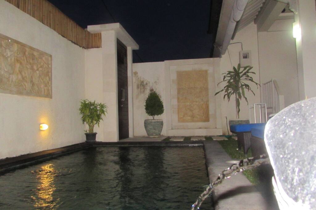 Beautiful clean pool, nice for realaxing and cooling off at the end of the day