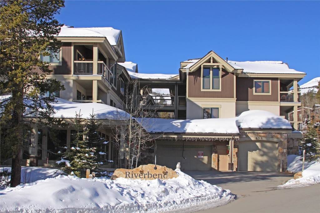 Outdoors,Snow,Downtown,Neighborhood,Town