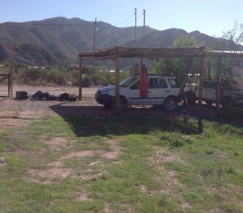 Cochera techada con el famoso cerro arco de fondo