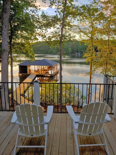 Toes in the Water - Lakefront Home on Large Cove