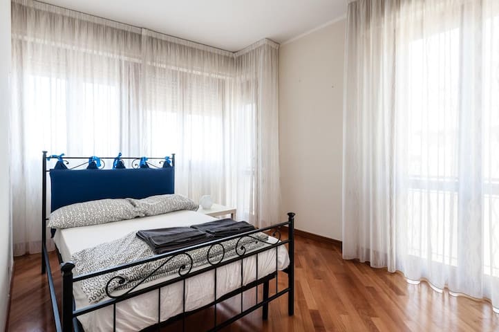 The Beautiful Room 2 - 2 minutes from station