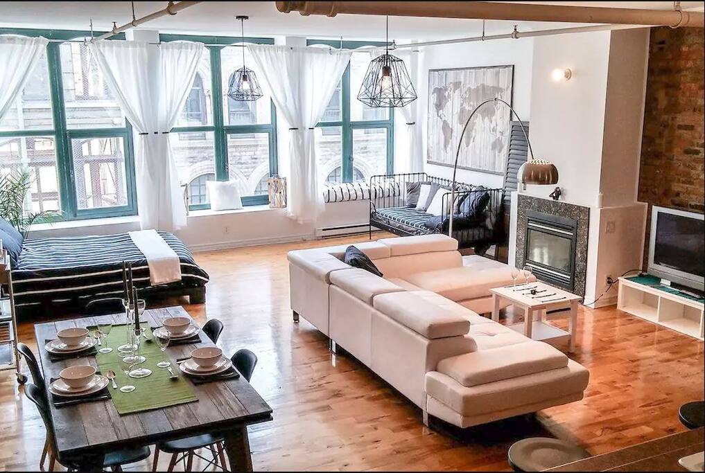 Open concept loft with beautiful views of the old port architecture