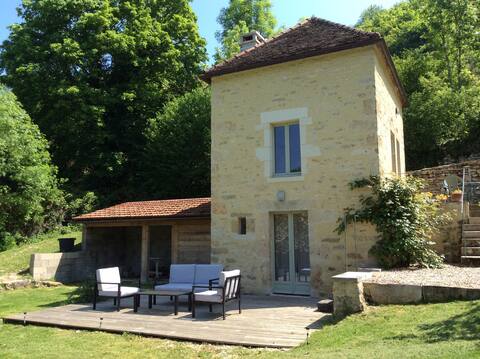3* cottage for 2- 4 in Flavigny, garden and views