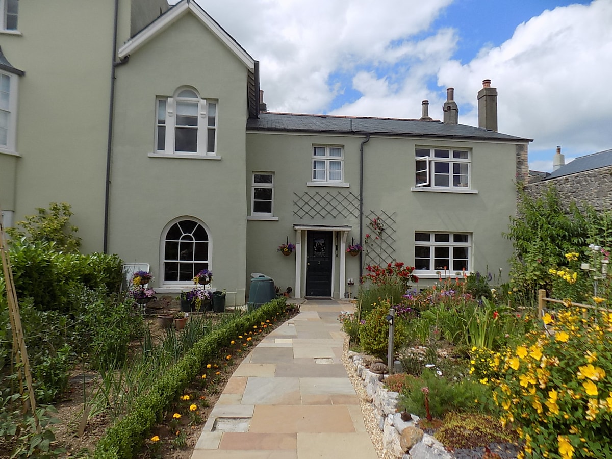 Old Vicarage The Linen Room Houses for Rent in Chudleigh, England
