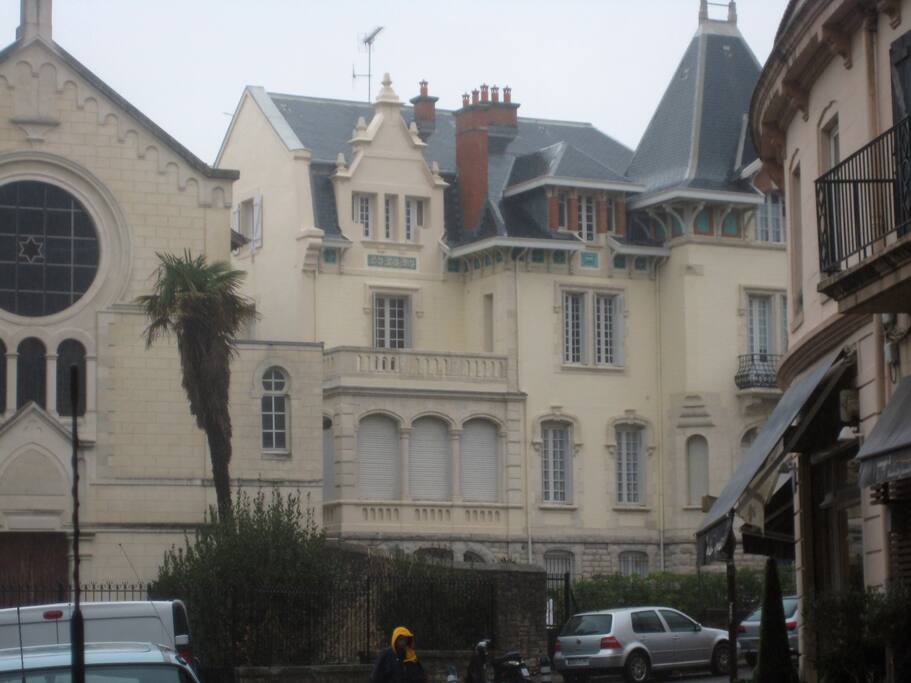 En ville et à proximité immédiate de la Grande Plage
