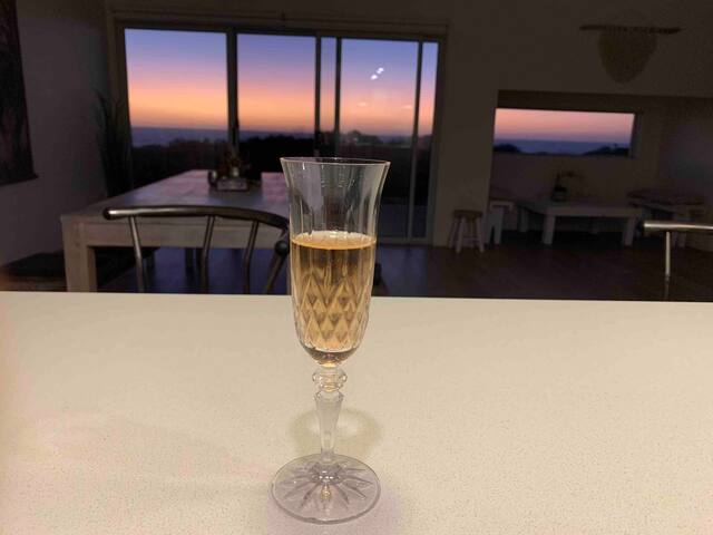 Oceanfront Tranquility: Luxe Modern Retreat gallery image 5