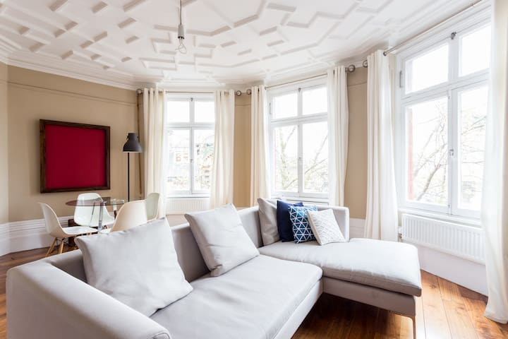 Stylish & Incredible Location gallery image 2